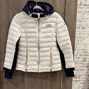 Tommy Hilfiger Women's White and Navy Puffer Jacket